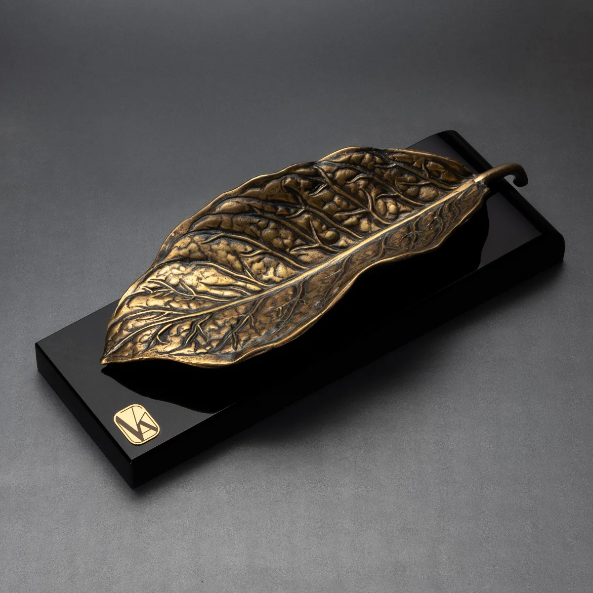 Habano Gold obsidian cigar ashtray — hand-cast brass tobacco leaf on Jet Black obsidian