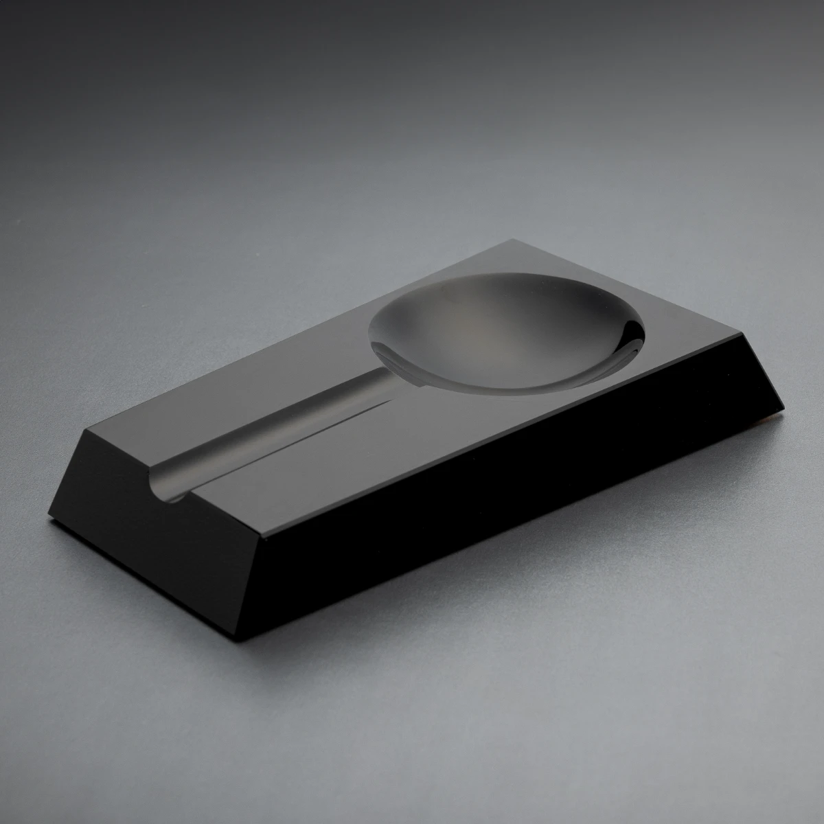 Loupe Jet Black obsidian cigar ashtray — jeweller's loupe form, mirror-polished